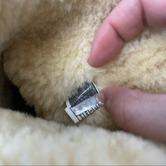 UGG Women's Chestnut Suede Classic Short Dylyn Sheepskin Buckle Moto Boot Size 8 - Picture 5 of 11